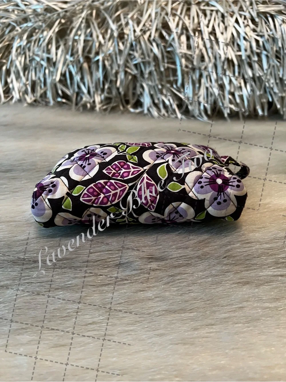 VERA BRADLEY Plum Petals 2011 Travel Cosmetic Case Zipper Top Close Lined Purple